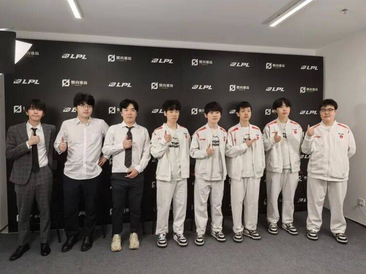 但是碰到B, 未决出, 成都举行 但是碰到B, 未决出, 成都举行